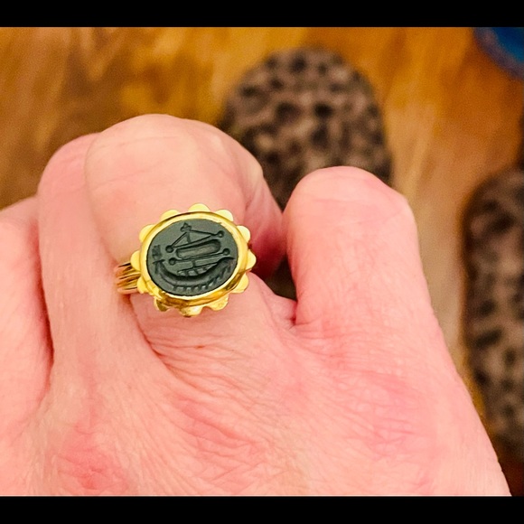 Estate 18k carved bloodstone Viking ship scalloped ring. US size 5 1/4. - Picture 11 of 11